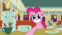 Pinkie Pie gives the check to Buried Lede S6E9