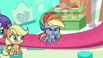 Rainbow Dash "sit back and watch" PLS1E2a.png (656 KB)