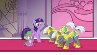 Royal guards bowing to Twilight S4E01