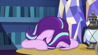 Starlight Glimmer slams her face on library table S7E24