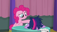 Pinkie rubs her stomach and pats Twilight S9E16