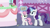 Rarity levitating the cake note S6E15