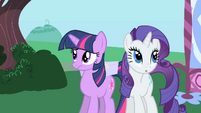 Rarity surreptitiously approaching Twilight S1E25