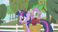 Spike looking through the apple basket S01E03