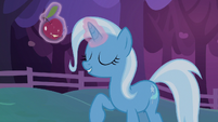 Trixie levitates the apple off her horn S7E24
