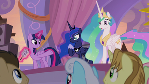 Twilight dedicates new holiday to Celestia and Luna S9E17
