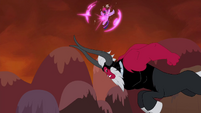 Twilight teleports away from Tirek S4E26