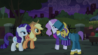Business Pony bowing to AJ and Rarity S5E16