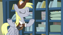 Derpy shrugging S8E10