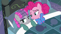 Maud and Pinkie under the bedsheets S7E4