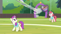 Pizzelle zooms higher into the air S9E15