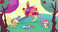 Trixie tangled in jump-rope PLS1E12a