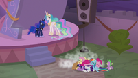 Twilight and friends in a pony pile S9E17