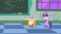 Twilight trying to hatch the egg S1E23