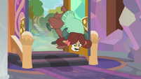 Yona tripping on school entrance steps S9E3