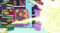 Flurry Heart's teleport flash is seen S6E2