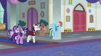 Main ponies continue to stall Neighsay S8E1