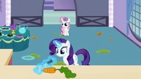 Who knew Rarity does her own cooking?