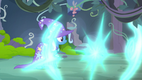 Trixie watches Starlight Glimmer teleport away S7E17