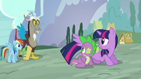 Twilight and Spike sees Rainbow and Discord S5E22