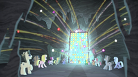 Las Cutie Marks vuelan por la cueva EMC-P2