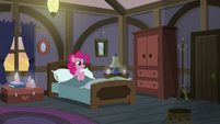 Pinkie Pie wakes up in her own bedroom S8E3