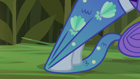 Rarity's hooves snag on her costume tail S5E21