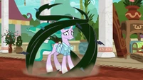 Thorny vines wrapping around Mistmane S7E16.png (846 KB)