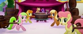 Apple family sings and pulls cider carts MLPTM