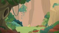 Applejack alone in the mountain valley S8E23