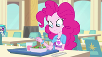 Pinkie Pie comienza a tamborear EG2