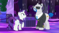 Rarity looks at the bouncer S6E9