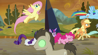 Sombrafied ponies stampede past Mane Six S9E2