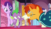 Spike unenthusiastically bumps Sunburst's hoof S7E25