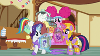 Twilight and friends taking candy bags S5E21