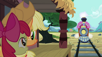 Apple Bloom 'Is that the train from Manehattan' S3E4