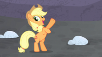 Applejack happy again S5E2