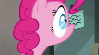 Pinkie Pie notices note on the door S6E3