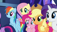 Twilight's friends listening to Cadance S5E19