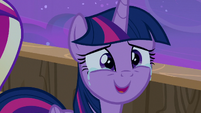 Twilight Sparkle moved to tears by the gesture S7E22