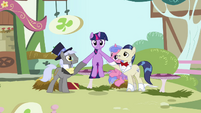 Twilight helped down from table S03E13
