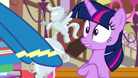 Twilight looking at Rainbow's trophy S8E18