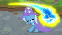 Flash bees start to menace Trixie S9E20