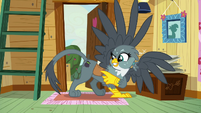 Gabby pointing at her 'cutie mark' S6E19