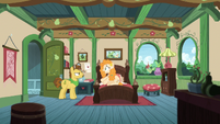 Pear Butter and her father in her bedroom S7E13