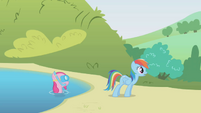 Pinkie Pie in the lake S1E5