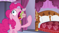 Pinkie throws cupcake into her mouth S5E14