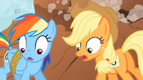 Rainbow-Dash-and-Applejack-my-little-pony-friendship-is-magic-28275645-640-360