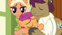 Scootaloo hugging her parents S9E12
