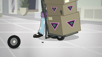 Wheel falls off of Twilight Sparkle's hand truck SS16